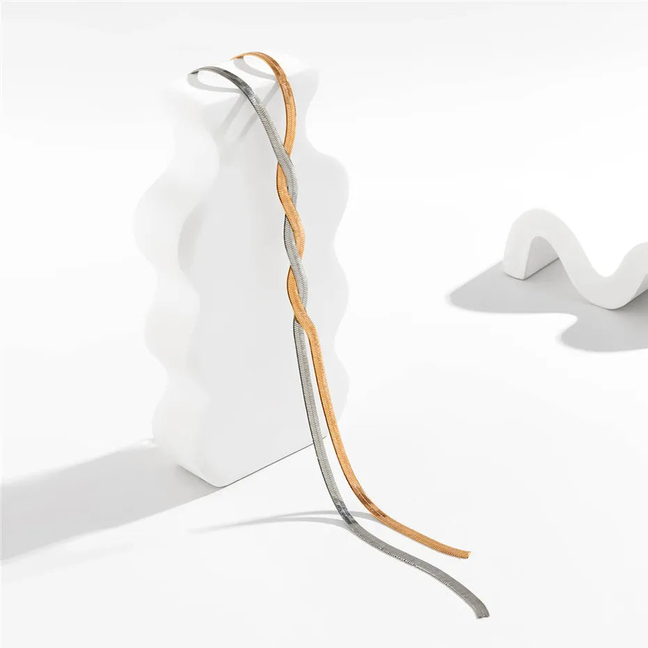 Elegantiškas ilgas vėrinys su reguliuojamo dydžio gyvatės raštu